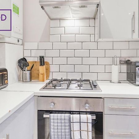Newly Refurbished Everest Lodge Serviced Apartments For Contractors & Families, Free Wifi & Netflix By Redwood Stays Farnborough  Ngoại thất bức ảnh