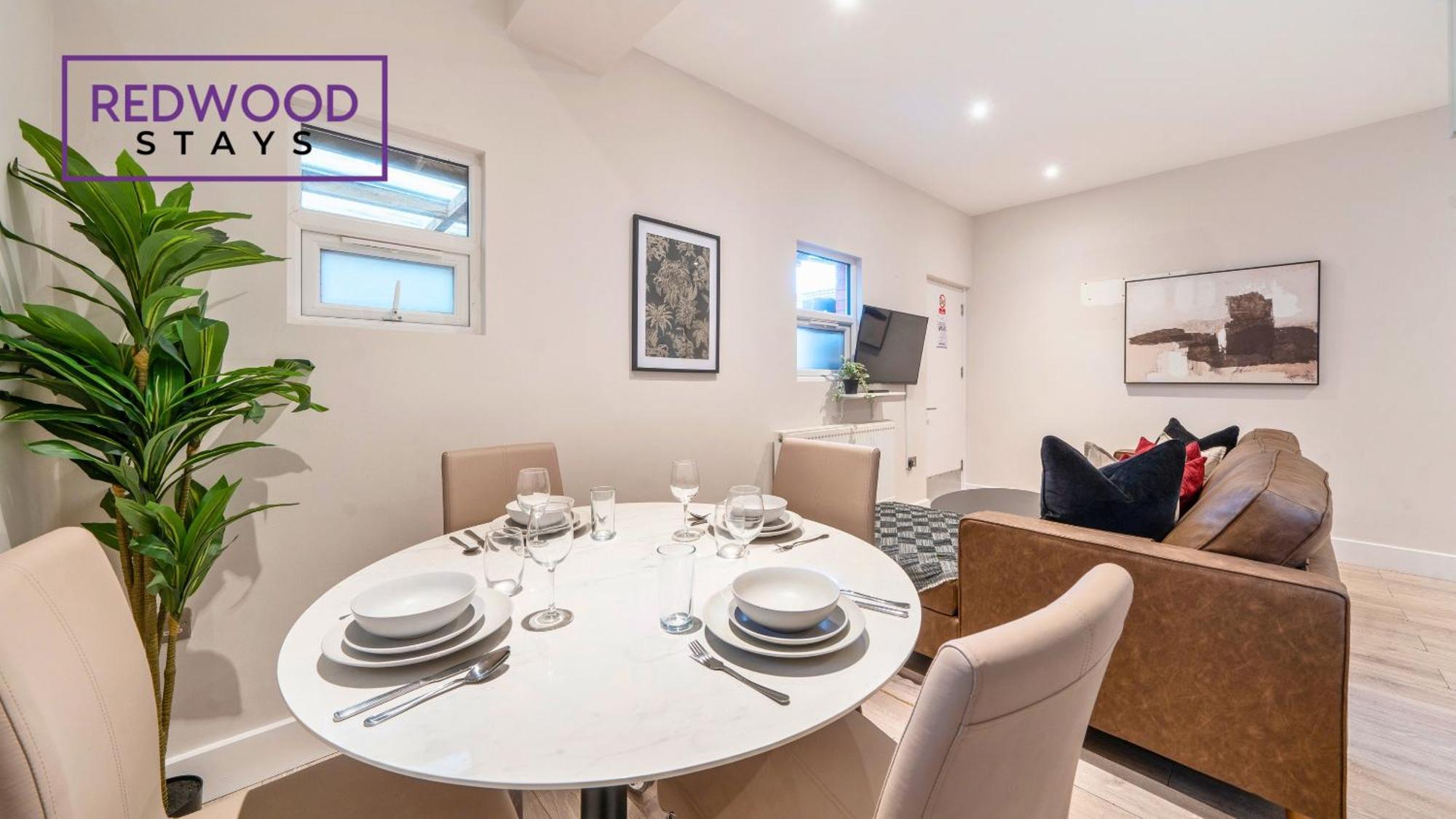 Newly Refurbished Everest Lodge Serviced Apartments For Contractors & Families, Free Wifi & Netflix By Redwood Stays Farnborough  Ngoại thất bức ảnh