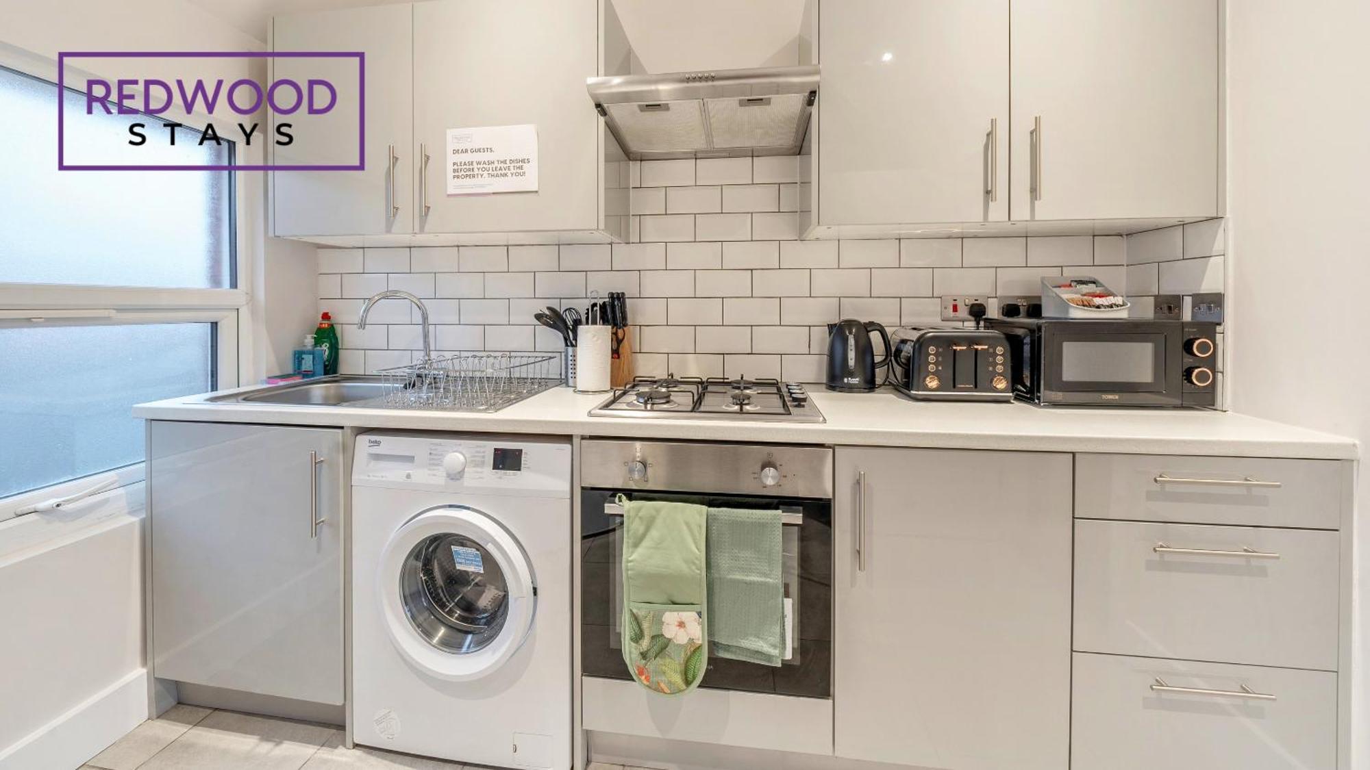 Newly Refurbished Everest Lodge Serviced Apartments For Contractors & Families, Free Wifi & Netflix By Redwood Stays Farnborough  Ngoại thất bức ảnh