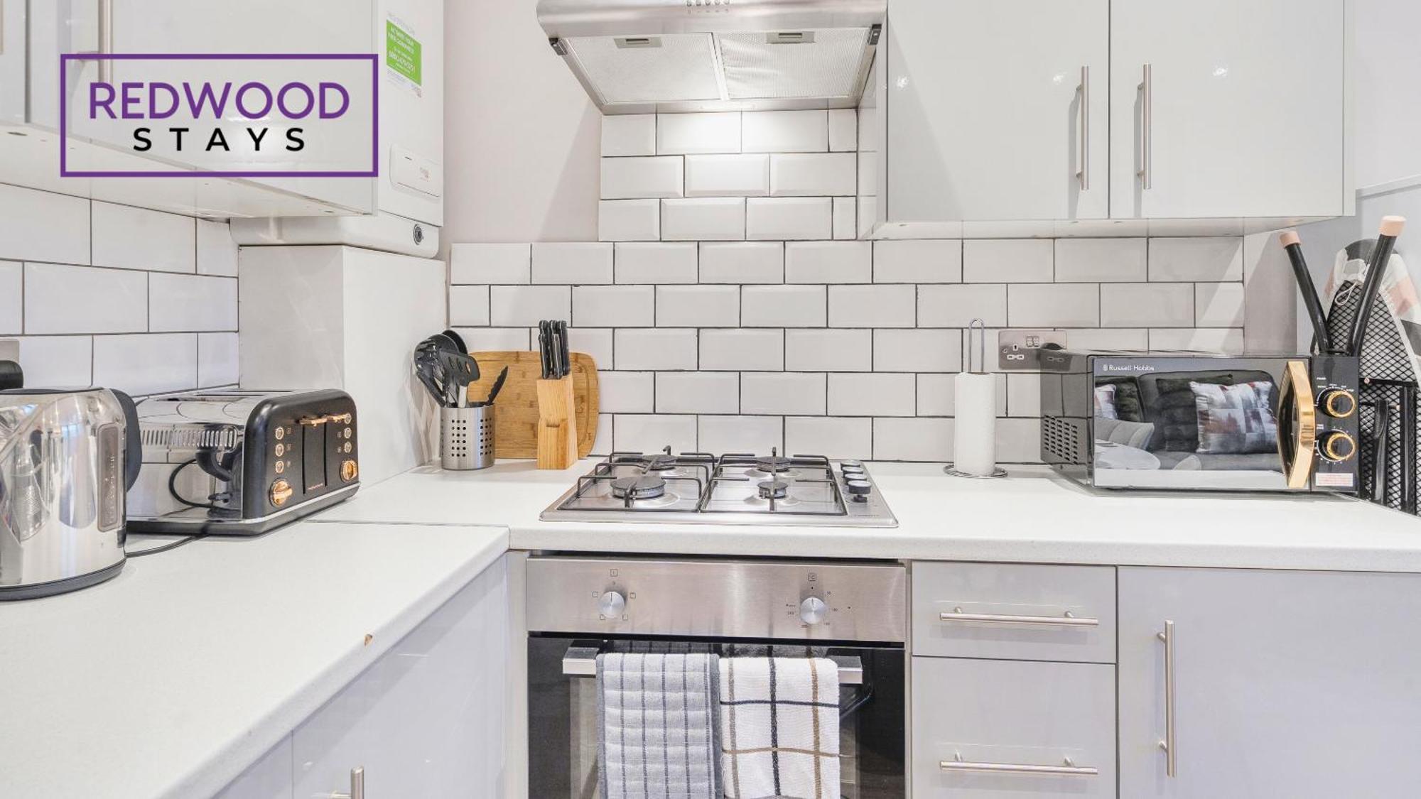 Newly Refurbished Everest Lodge Serviced Apartments For Contractors & Families, Free Wifi & Netflix By Redwood Stays Farnborough  Ngoại thất bức ảnh